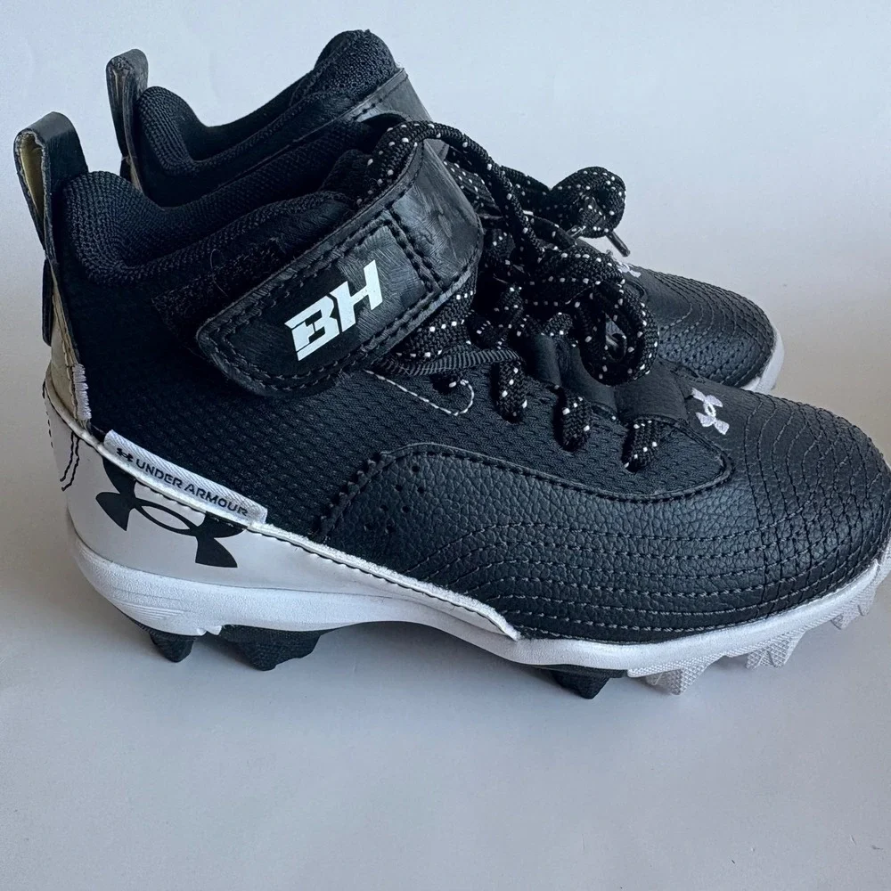 Under Armour Harper 7 Mid RM Jr Baseball Cleats Black White Gold 11K NEW